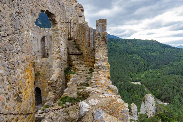 Vista Das Ruínas Castelo Medieval Puilaurens França Sob Céu Nublado — Fotografia de Stock