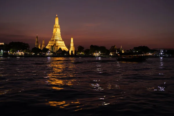 Wat Arun Temple Illuminated Dusk Chao Phraya River Bangkok Thailand — Stock Photo, Image