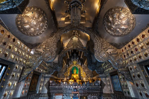 タイのチェンマイにあるワット スファン寺院の銀のインテリア — ストック写真