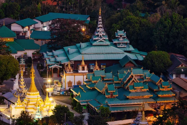 Wat Chong Klang Temple Illuminated Dusk Mae Hong Son Thailand — Stockfoto