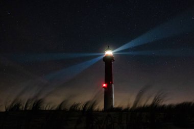 La Coubre güçlü bir deniz feneri Yıldızlı bir gecede, Charente Denizcilik, Fransa