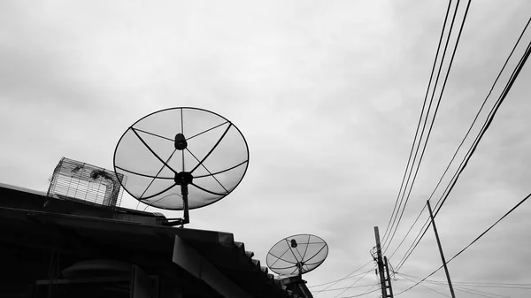 Two satellite dishes — Stock Photo, Image