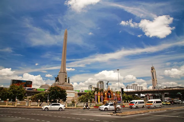 Casa de oro joss contra el cielo azul —  Fotos de Stock