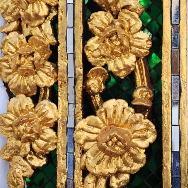 Złoty tajski kwiatowy wzór — Zdjęcie stockowe