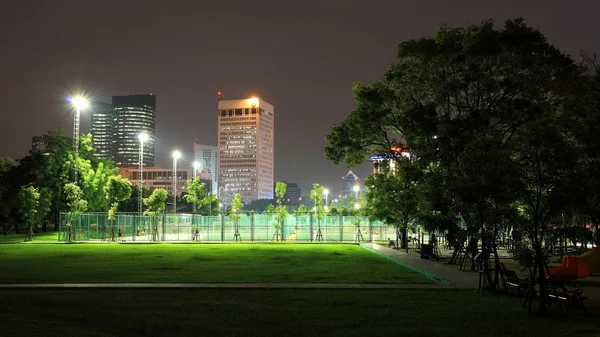 公園で夜に屋外のスポーツ スタジアム ストック画像