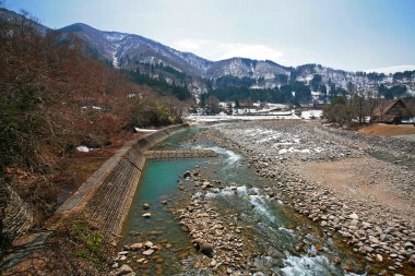 shirakawa shogawa Nehri üzerinde köprü görüntüleme