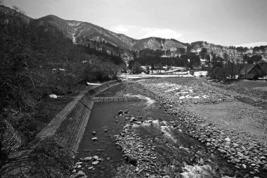 shirakawa shogawa Nehri üzerinde köprü görüntüleme