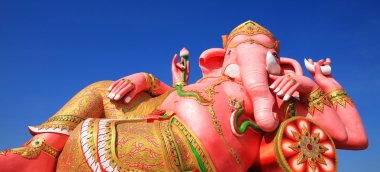 pembe ganesha heykelinin relax jest