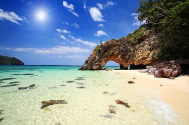 sunbeam karşı doğal taş kemer peyzaj