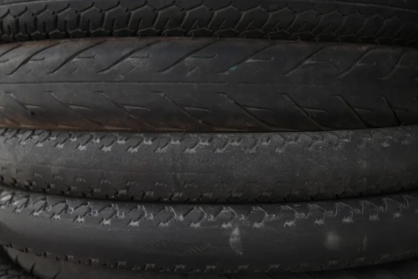 Pila de neumáticos viejos de la motocicleta —  Fotos de Stock