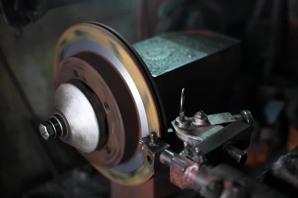 Brake disc repaired by machine — Stock Photo, Image