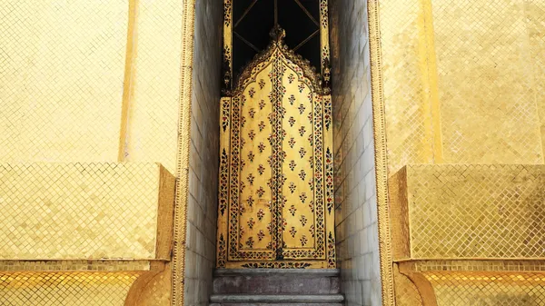 Porta artificiale di lusso a Wat Phra Kaew — Foto Stock