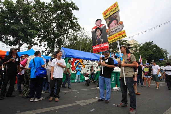 Af Örgütü bill plakaları hiciv thaksin ve yingluck resimleri — Stok fotoğraf