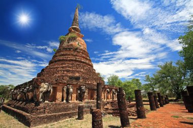 fil heykeller pagoda güneş karşı çevresinde