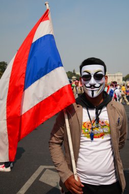 Tay protestocu giyen guy fawkes maskesi