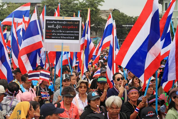 Thaise demonstranten Mars naar anti amnestie bill — Stockfoto