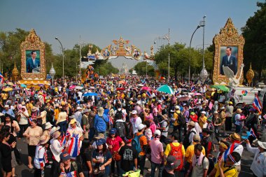 Tay protestocular hükümet evinde