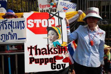 protester shows anti Yingluck government plate clipart