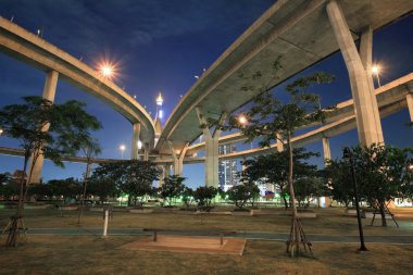 Bhumibol endüstriyel daire köprü üstüne park