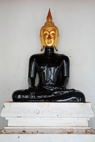 Tête dorée et corps noir de statue de Bouddha — Photo