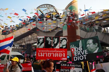 Anti governement plates to expel Yingluck clipart