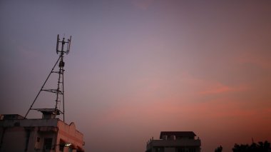 3g telefonu anteni alacakaranlık gökyüzü