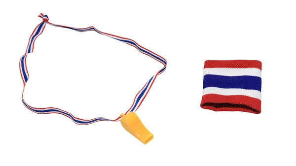 Armband mit thailändischer Flagge und gelber Trillerpfeife — Stockfoto