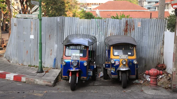 Tuk-tuk moto taxi en Bangkok —  Fotos de Stock