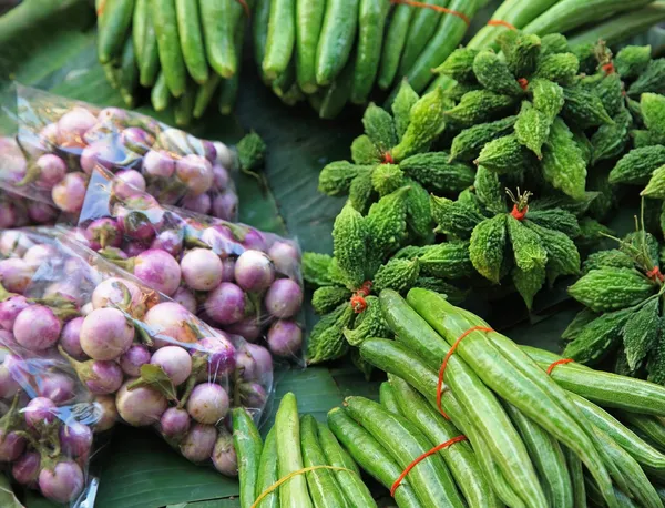 Variedad de verduras en el mercado tailandés —  Fotos de Stock