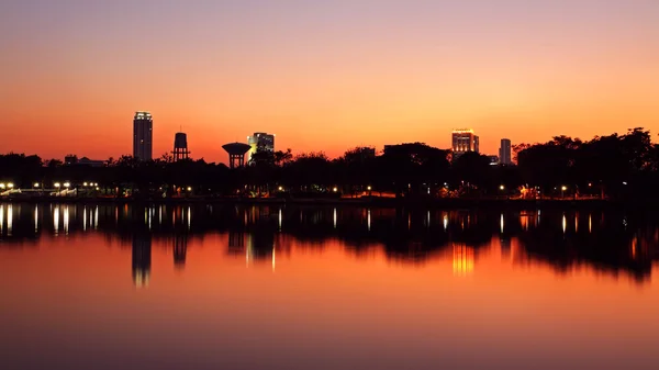 Bangkok stadsgezicht op twilight hemel — Stockfoto