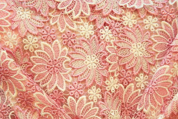 Текстурный фон розового цветочного текстиля — стоковое фото