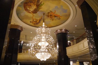 Tavanda asılı lüks fener