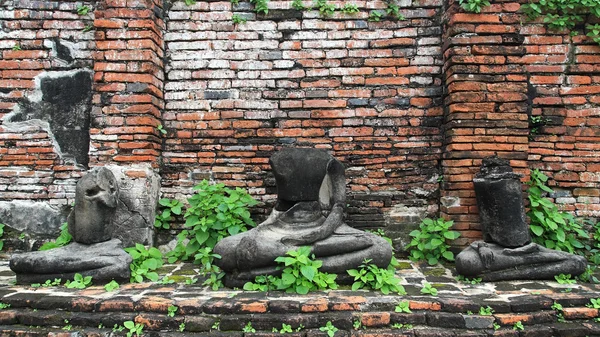 Keine Buddha-Statuen im antiken Tempel von Ayutthaya — Stockfoto