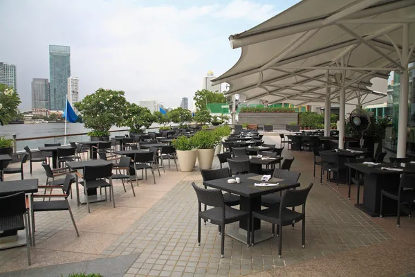 Restauracja Riverside albo pub w Bangkoku — Zdjęcie stockowe