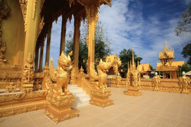 Tay Tapınağı'nda Altın Aslan heykeli
