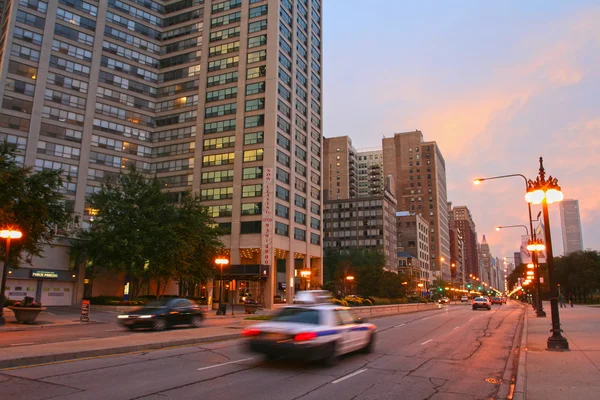 Alacakaranlık gökyüzü downtown Chicago Michigan sokak — Stok fotoğraf