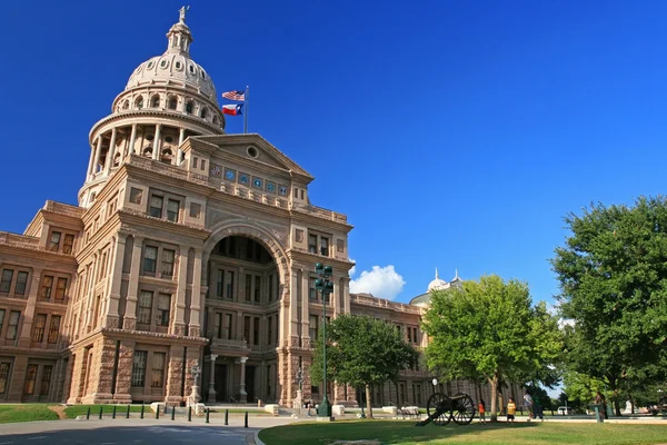 Mensen bezoeken texas state capitol — Stockfoto