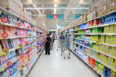 koridor tesco lotus süpermarkette malları