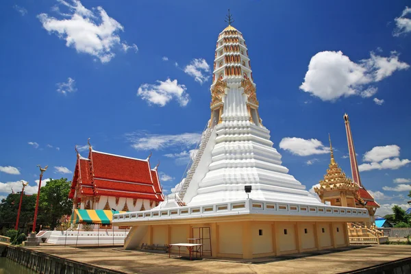 Whai pagoda e tempio tailandese — Foto Stock