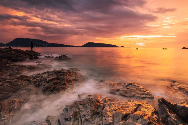 Belo Pôr Sol Céu Crepúsculo Praia Kalim Patong Phuket Tailândia — Fotografia de Stock