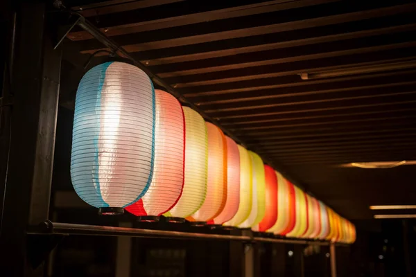 Linterna Japonesa Colorida Bombillas Noche —  Fotos de Stock