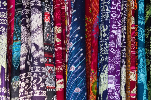 Vrouwelijke Thaise Traditionele Patroon Fabirc Koop Mode Winkel Getextureerde Doek — Stockfoto