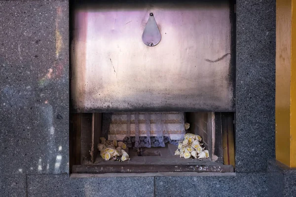 Buddhistisches Thailändisches Krematoriumstor Wird Geschlossen Bevor Leiche Verbrannt Wird — Stockfoto