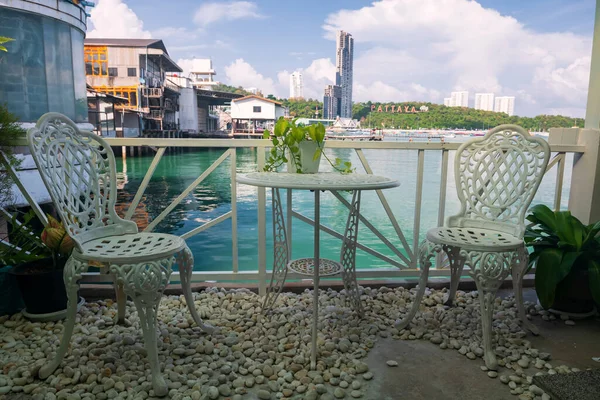 Tisch Und Stühle Von Cafés Meer Sommer Mit Pattaya Banner — Stockfoto