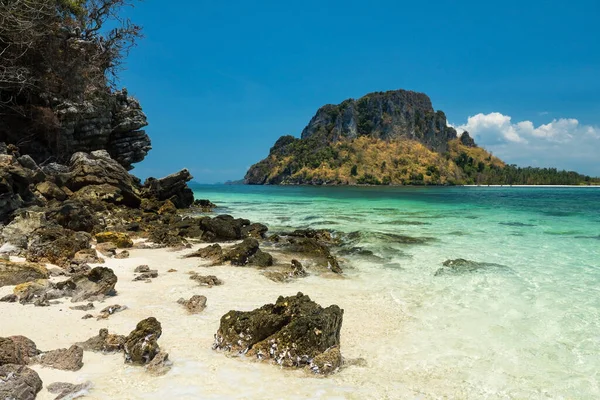 Beautiful Seascape Natural Stonearch Separated Sea Thale Waek Sunny Day — Stockfoto