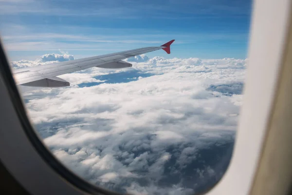 Cloudscape Zicht Vanuit Het Raam Van Het Vliegende Vliegtuig Luchtvervoer — Stockfoto