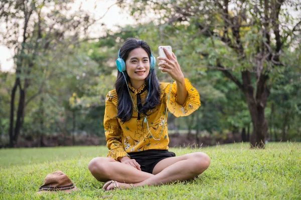 Bohemian Asian Girl Vintage Dress Video Call Selfie Smartphone Park — Stok Foto
