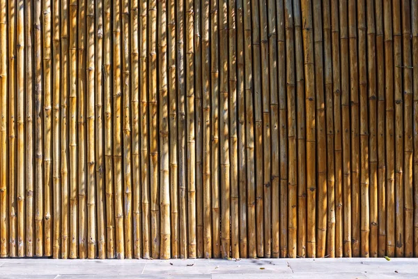 Old Bamboo Fence Light Shade Outdoor Footpath Closeup Textured Pattern — Foto de Stock