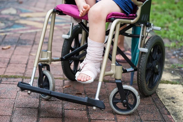Patient Boy Sit Wheelchair Give Walk Refreshment Park Closeup Broke — Fotografia de Stock