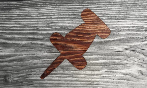 Brązowy elegancki pin symbol tło drewniane — Zdjęcie stockowe